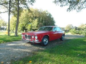 Image 11/52 of Jaguar XJ 6 2.8 (1971)