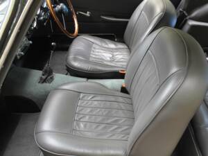 Image 12/19 of Aston Martin DB 4 (1961)