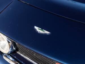 Image 17/57 de Aston Martin V8 Vantage Volante (1989)