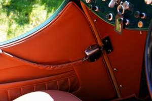 Image 18/28 of Jaguar SS 100 (1977)