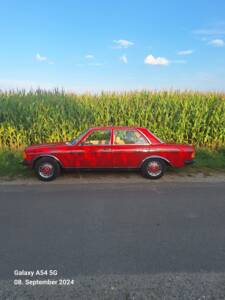 Bild 17/20 von Mercedes-Benz 200 (1982)