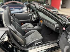 Afbeelding 25/43 van Porsche 911 Carrera 4 GTS (2011)