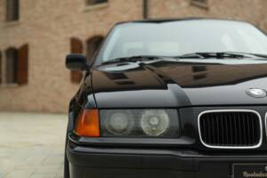 Image 16/50 of BMW 318 (1994)