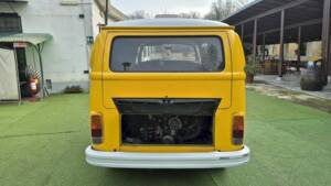 Bild 43/50 von Volkswagen T2b Kastenwagen (1976)