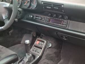 Image 23/45 of Porsche 911 Carrera 4 (1995)