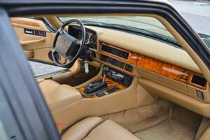 Image 33/55 de Jaguar XJS 6.0 (1994)