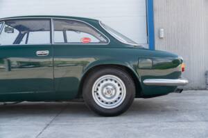 Image 17/83 of Alfa Romeo Giulia GT 1300 Junior (1968)