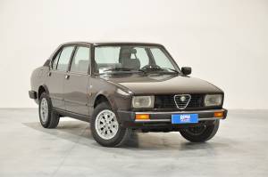 Image 1/36 de Alfa Romeo Alfetta 1.6 (1983)