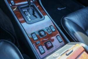 Immagine 44/50 di Mercedes-Benz 300 CE-24 3.4 AMG (1993)