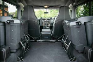 Bild 18/50 von Land Rover Defender 90 (2015)