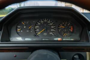 Image 26/50 of Mercedes-Benz 200 CE (1992)