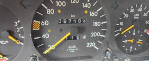 Image 7/8 of Mercedes-Benz 230 E (1989)