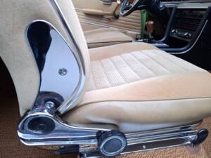 Image 32/43 of BMW 2,5 CS (1975)
