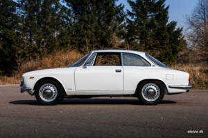 Immagine 18/42 di Alfa Romeo Giulia 1600 Sprint GT Veloce (1967)
