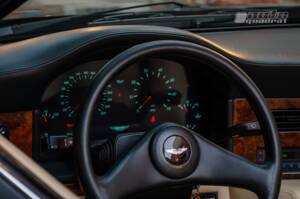 Immagine 9/17 di Aston Martin Virage Volante (1992)