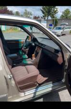 Bild 8/13 von Mercedes-Benz 260 E (1989)