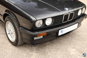 Bild 76/83 von BMW 325i (1990)