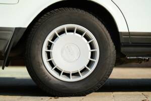 Immagine 18/43 di Volvo 240 GLE Injection (1989)