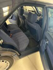 Bild 36/69 von Mercedes-Benz 190 E (1988)