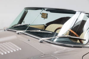 Image 27/35 de Jaguar E-Type (1968)