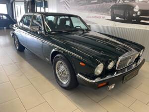 Image 4/18 of Jaguar XJ12 6.0 (1993)
