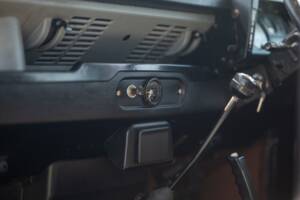 Image 8/33 of Land Rover Defender 110 (1983)