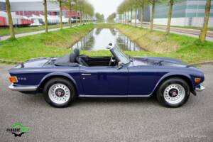 Image 18/42 of Triumph TR 6 PI (1972)