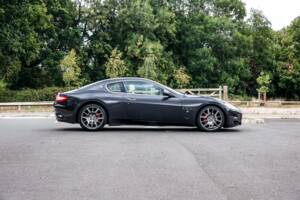 Image 17/43 of Maserati GranTurismo 4.2 (2008)
