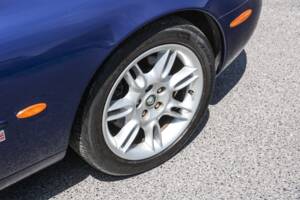 Image 13/36 of Jaguar XK8 4.0 (2001)