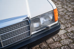 Imagen 5/42 de Mercedes-Benz 190 E (1984)