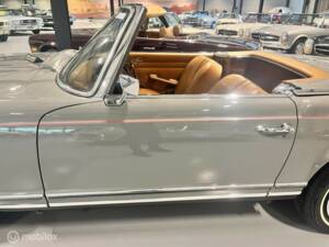 Immagine 6/33 di Mercedes-Benz 280 SL (1968)
