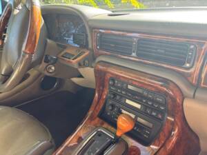 Image 5/10 of Daimler Double Six (1997)