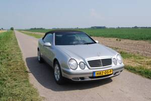 Image 45/46 of Mercedes-Benz CLK 200 (1999)