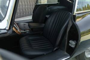 Image 28/50 de Jaguar E-Type (1968)