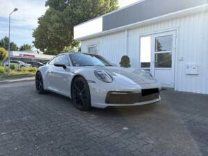 Image 2/12 of Porsche 911 Carrera (2023)