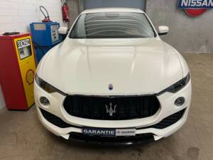 Bild 4/17 von Maserati Levante S (2017)
