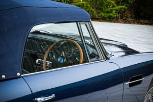 Image 8/14 of Aston Martin DB 4 Convertible (1963)