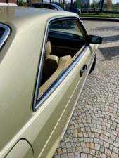 Bild 21/65 von Mercedes-Benz 380 SEC (1983)