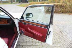 Bild 42/68 von Jaguar XJ 6 4.2 (1985)