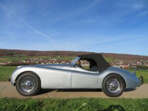 Image 4/21 of Jaguar XK 120 SE OTS (1954)