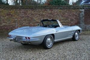 Immagine 2/50 di Chevrolet Corvette Sting Ray Convertible (1964)