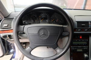Bild 21/67 von Mercedes-Benz S 500 (1996)