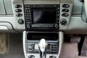 Image 21/50 of Porsche 911 Carrera 4S (2002)