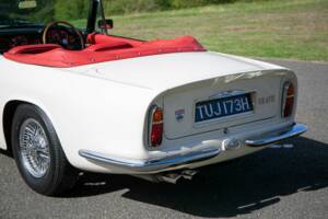 Image 2/38 of Aston Martin DB 6 Mk II Volante (1970)
