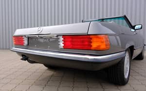Image 85/96 of Mercedes-Benz 560 SL (1987)