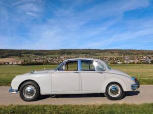 Image 3/27 of Jaguar Mk II 2.4 (1967)