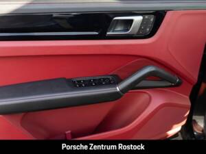 Obraz 13/29 pojazdu Porsche Cayenne E-Hybrid (2022)