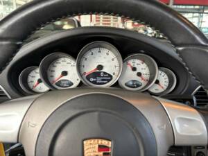 Bild 19/30 von Porsche 911 Carrera 4S (2005)