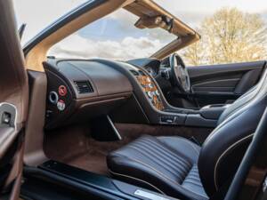 Bild 44/79 von Aston Martin DB 9 GT Volante (2017)