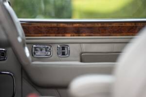 Image 50/50 de Rolls-Royce Corniche V (2000)
